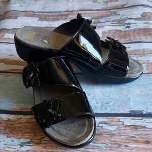 Dansko 38 black patent leather 2 straps platforms